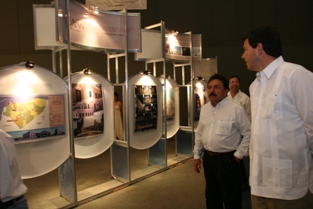 El Subsecretario de SDUOPV &nbsp;y el Gobernador, en la Expo Obra Pública